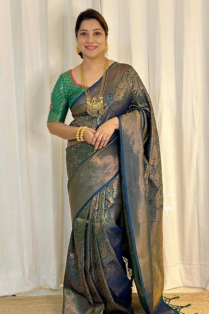 Women Paisley Woven Kanjeevaram Silk Saree with Contrast Border
