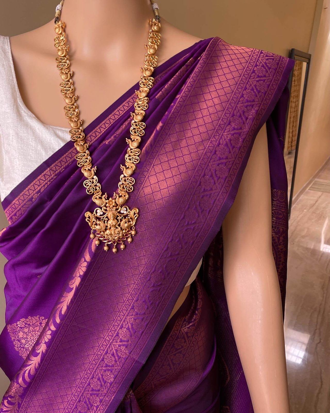 Women Kanjeevaram Saree with Floral Woven Motifs & Contrast Border