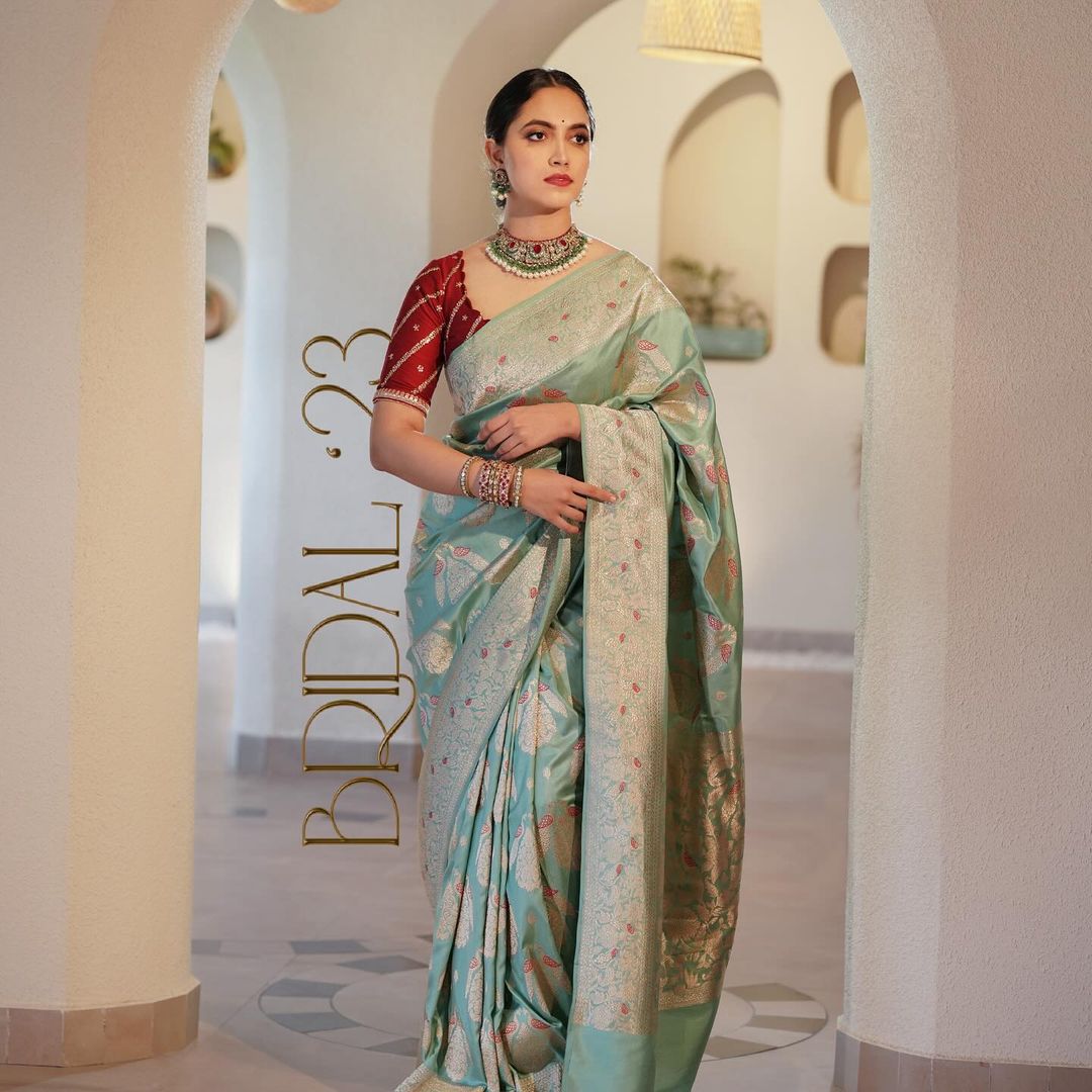 Women Saree with Woven Motifs