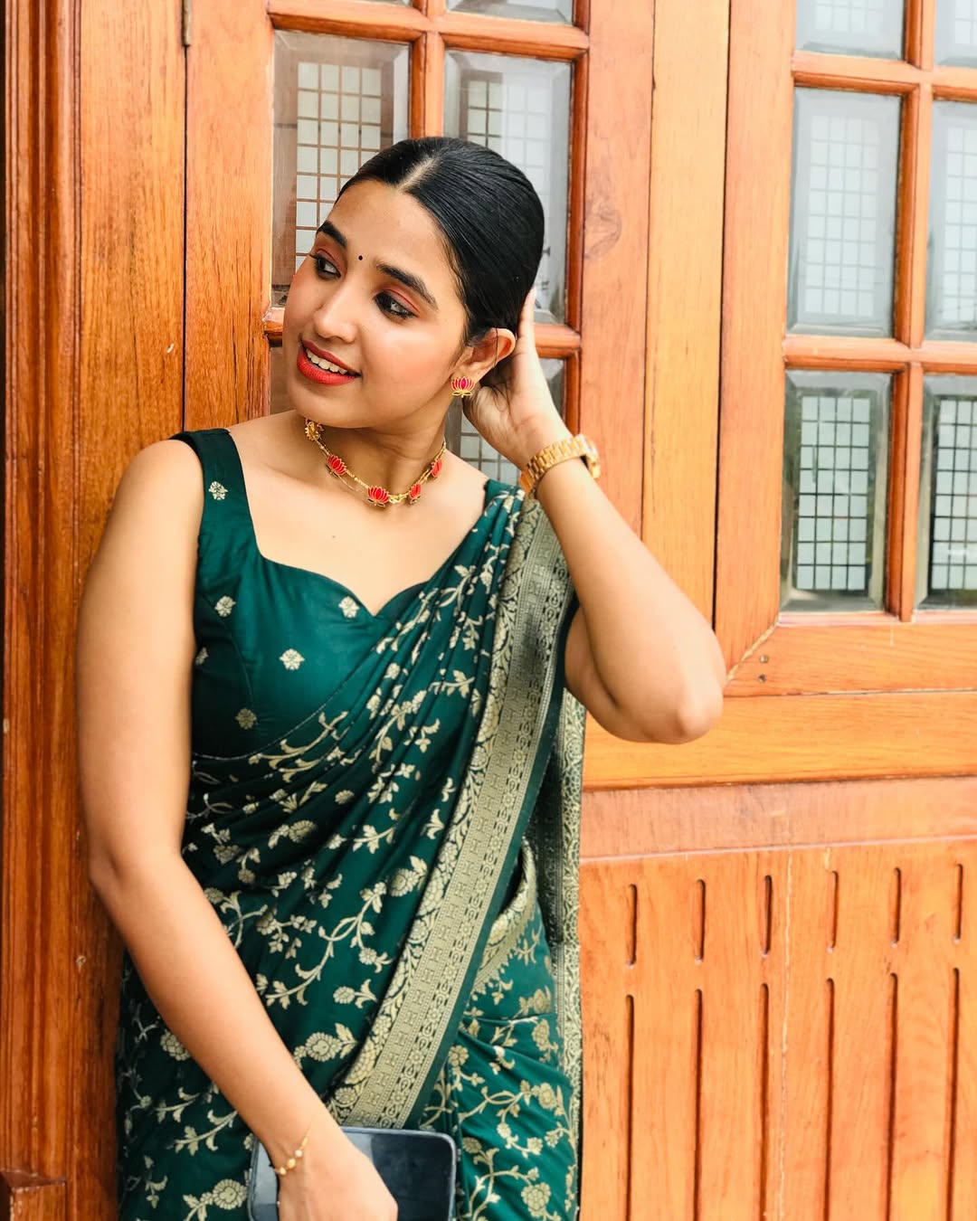 Women's Dark Green Silk Blend Saree with Golden Floral Woven Design & Rich Zari Border
