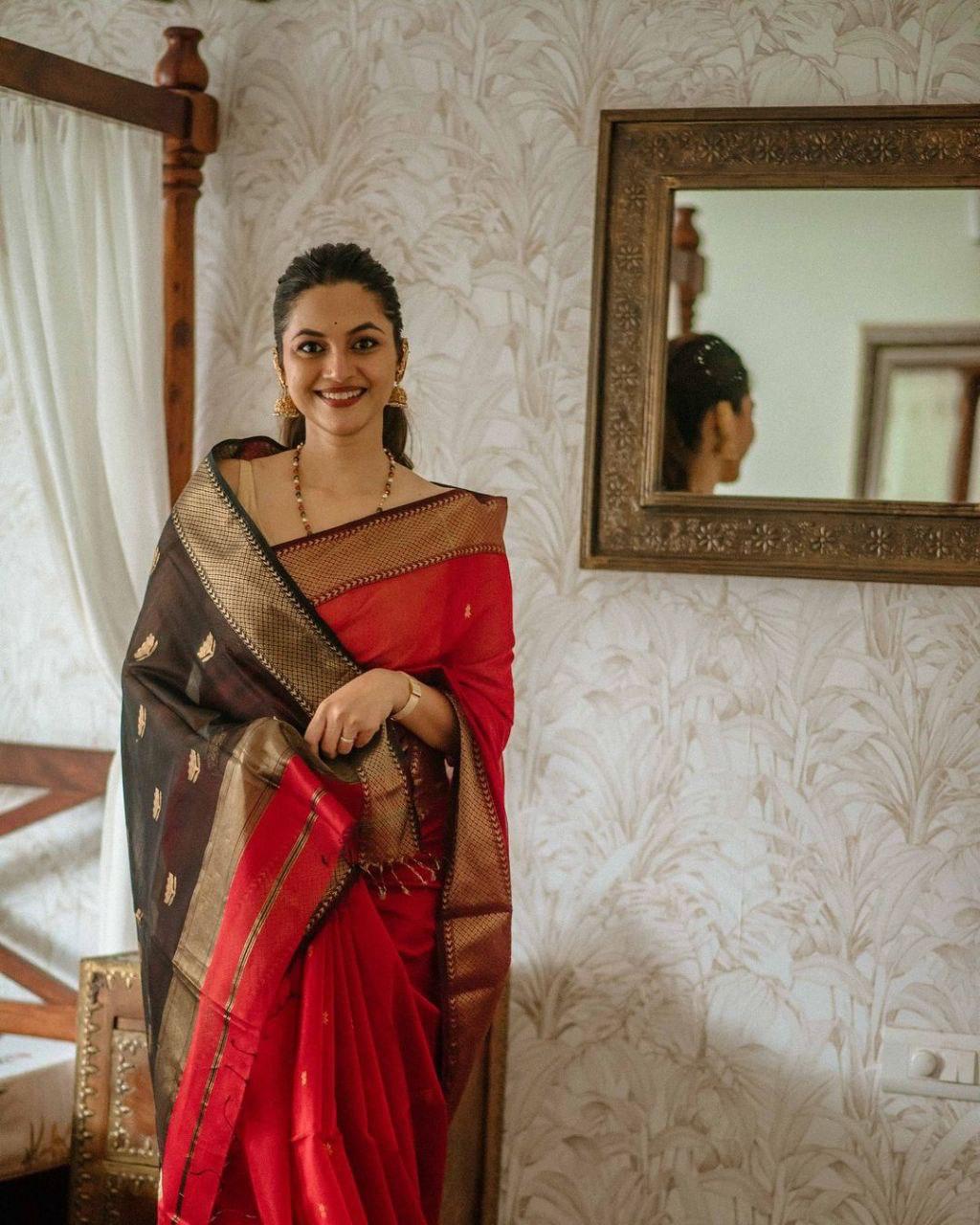 Scarlet Red Maheshawari Cotton Silk Saree