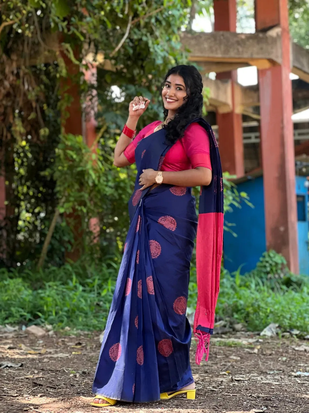 Women's Navy Blue Saree with Pink Floral Motifs & Contrast Pink Pallu