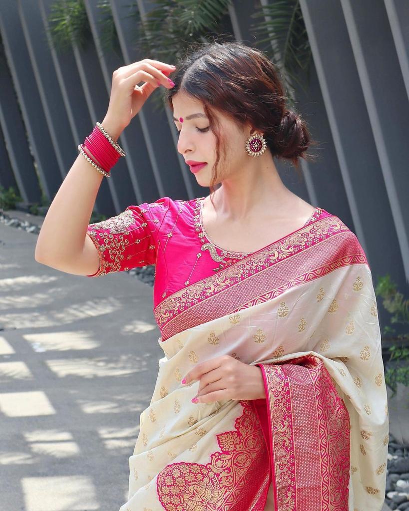 Women Floral Woven Saree with Contrast Border