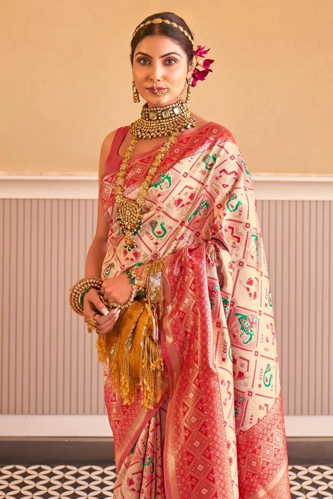 Women Printed Saree with Contrast Border