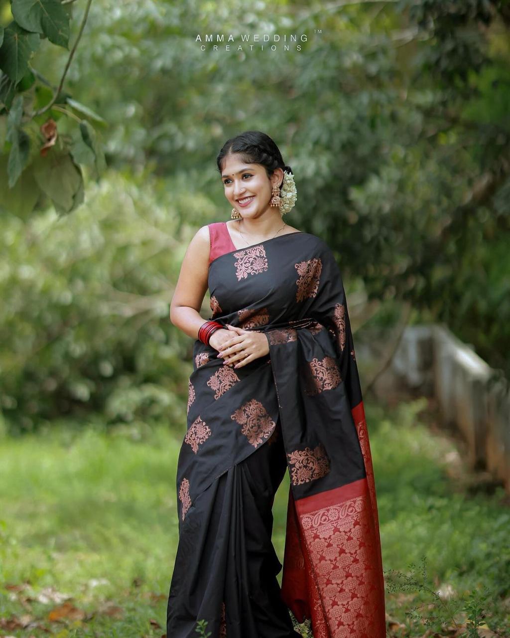 Women Silk Saree with Contrast Border