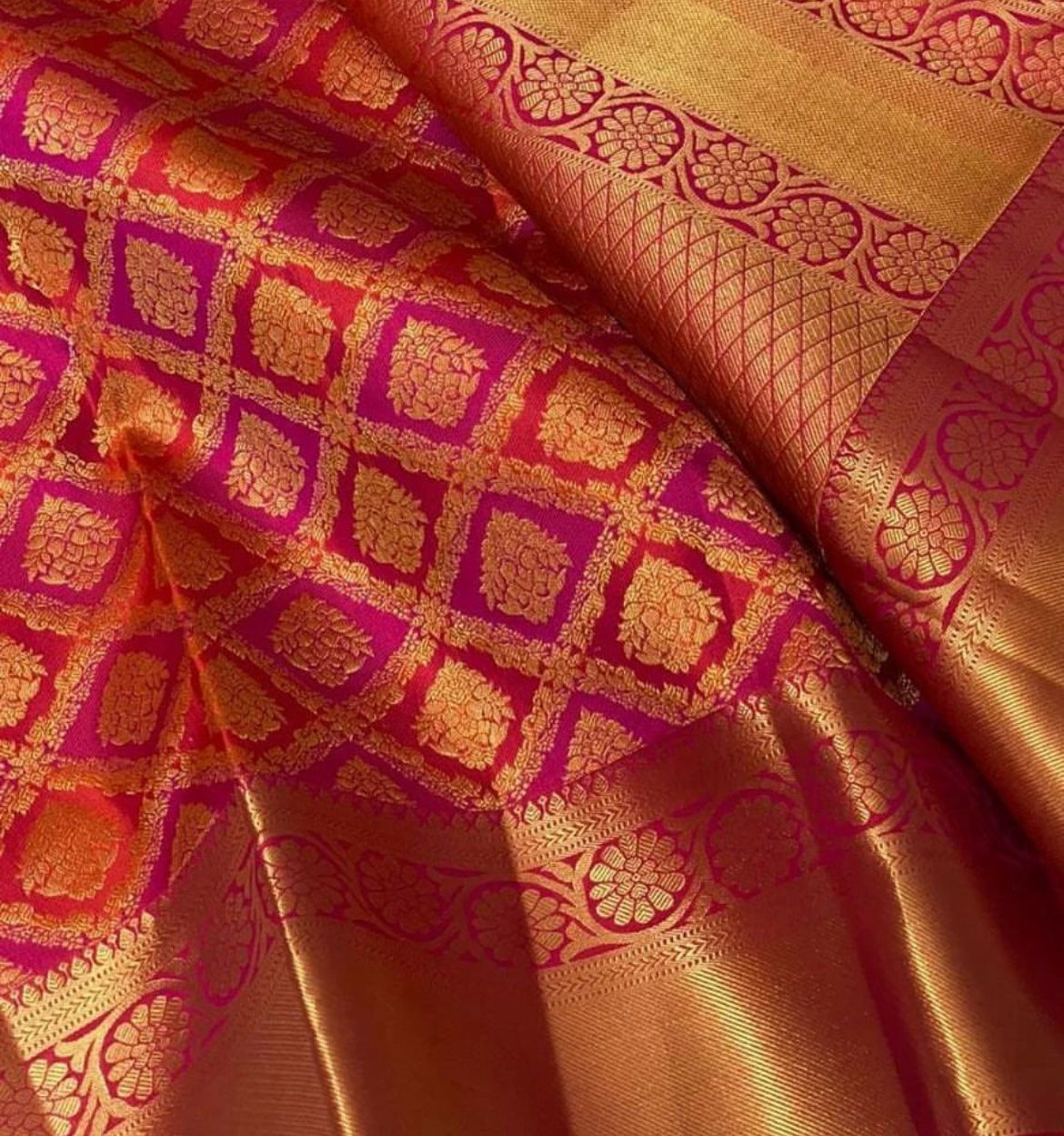 Self Design Banarasi Jacquard Saree (Red)