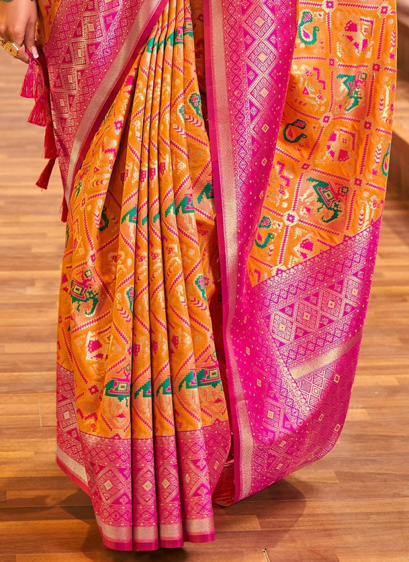 Women Printed Saree with Contrast Border