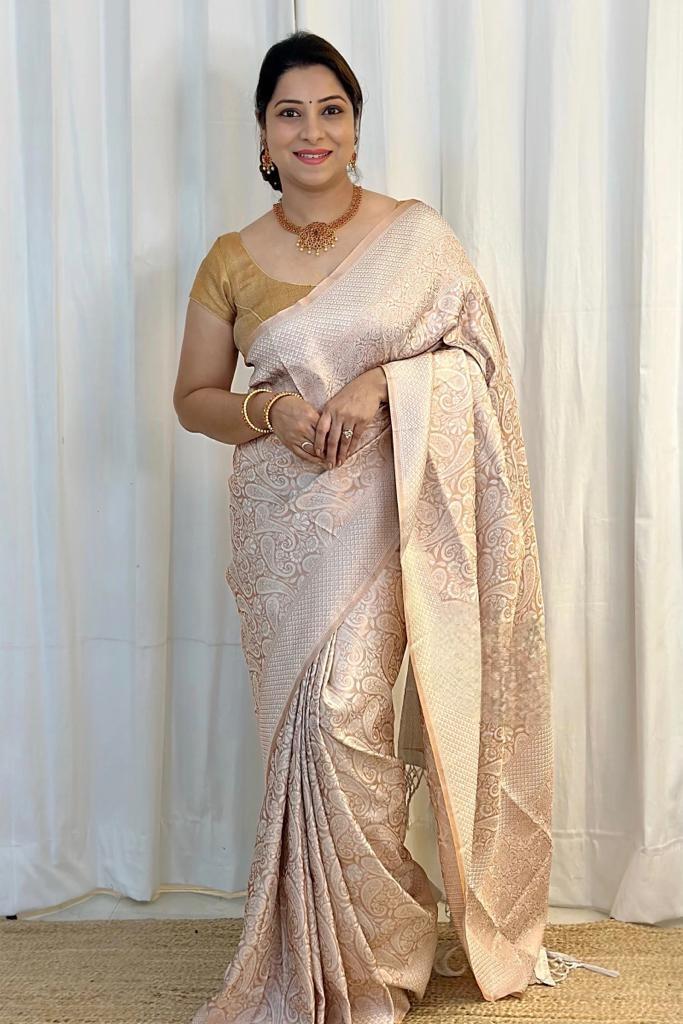 Women Paisley Woven Kanjeevaram Silk Saree with Contrast Border