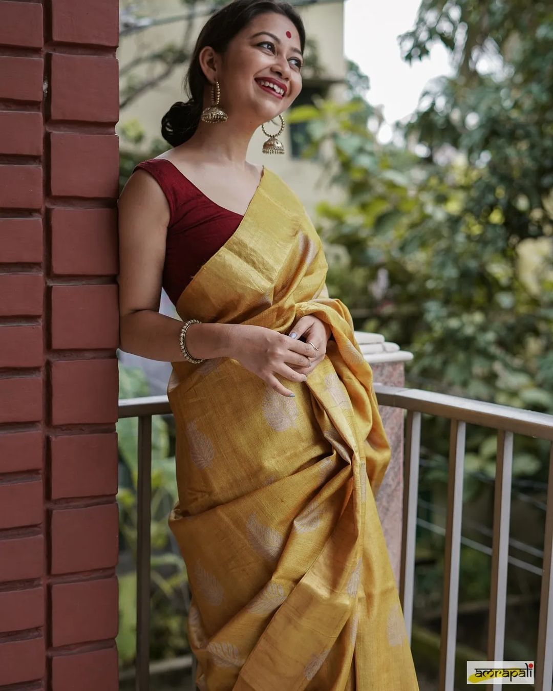 Women's Charcoal Yellow Silk Saree with Golden Leaf Motifs