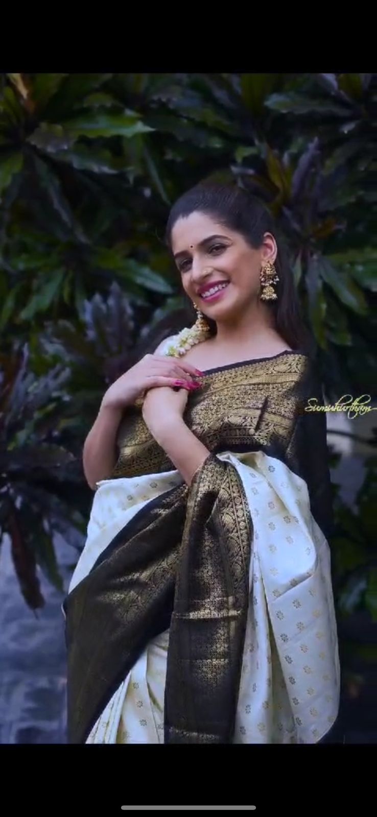 Self Design Kanjivaram Jacquard Saree (Cream)