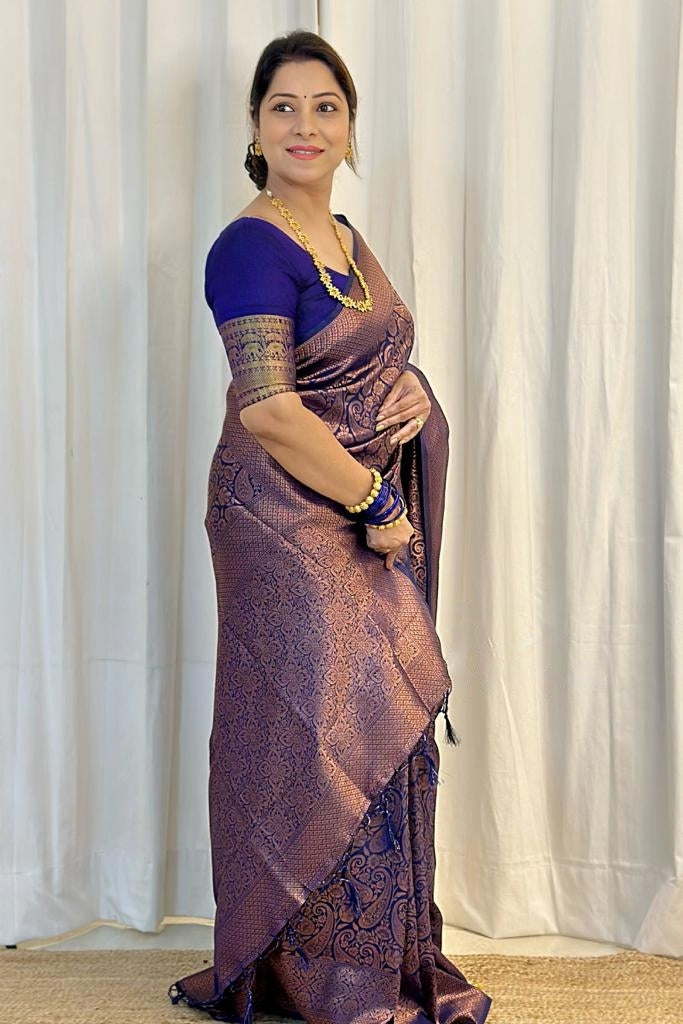 Women Paisley Woven Kanjeevaram Silk Saree with Contrast Border