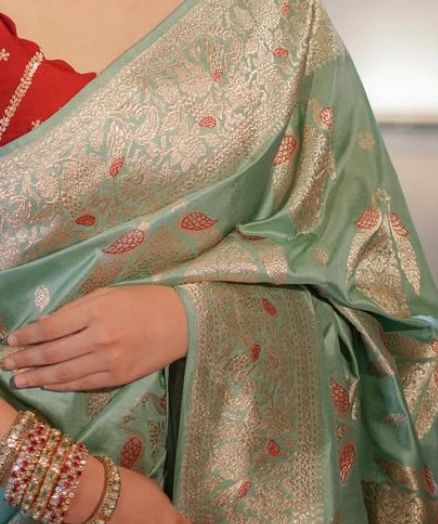 Women Saree with Woven Motifs