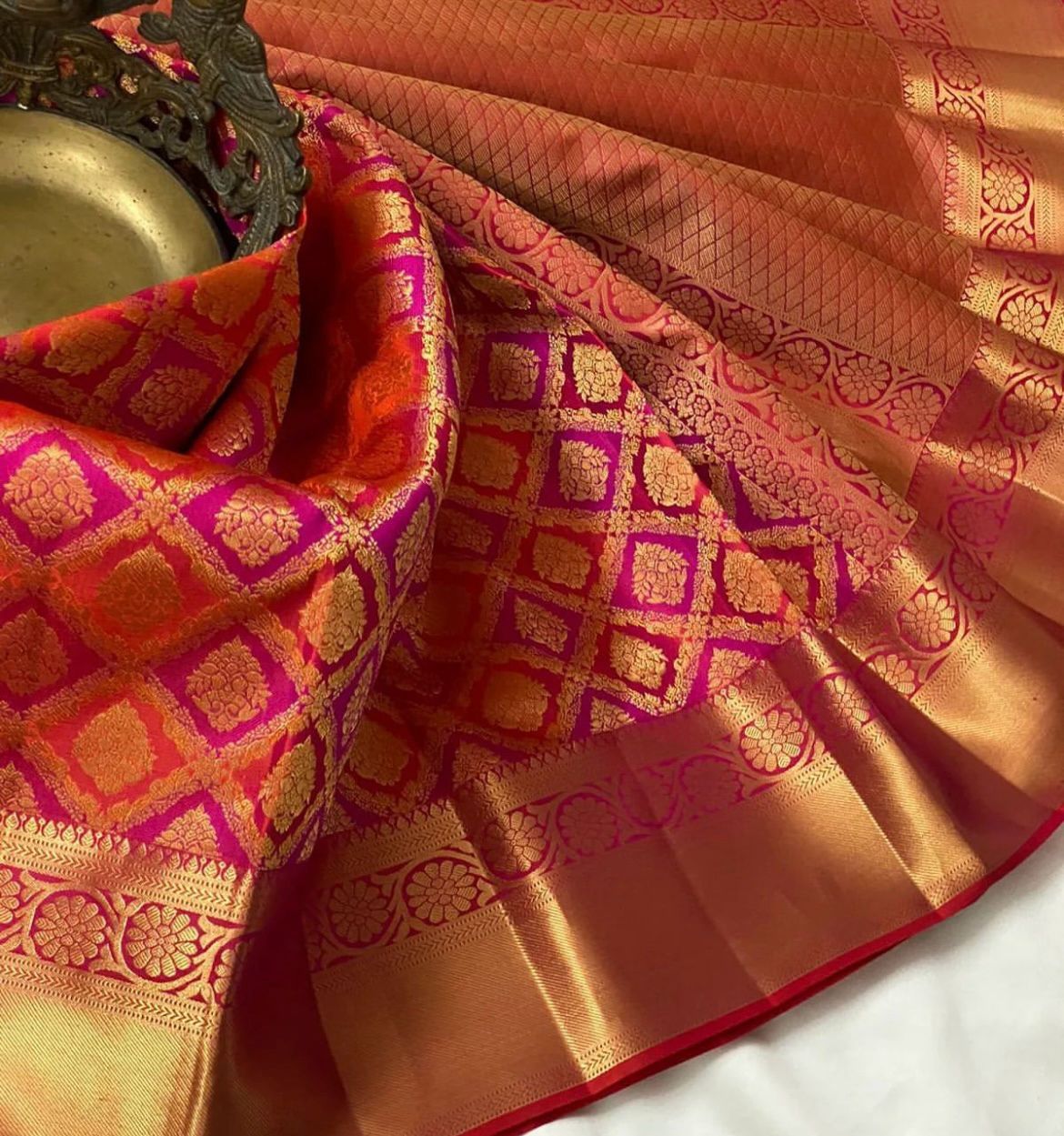 Self Design Banarasi Jacquard Saree (Red)