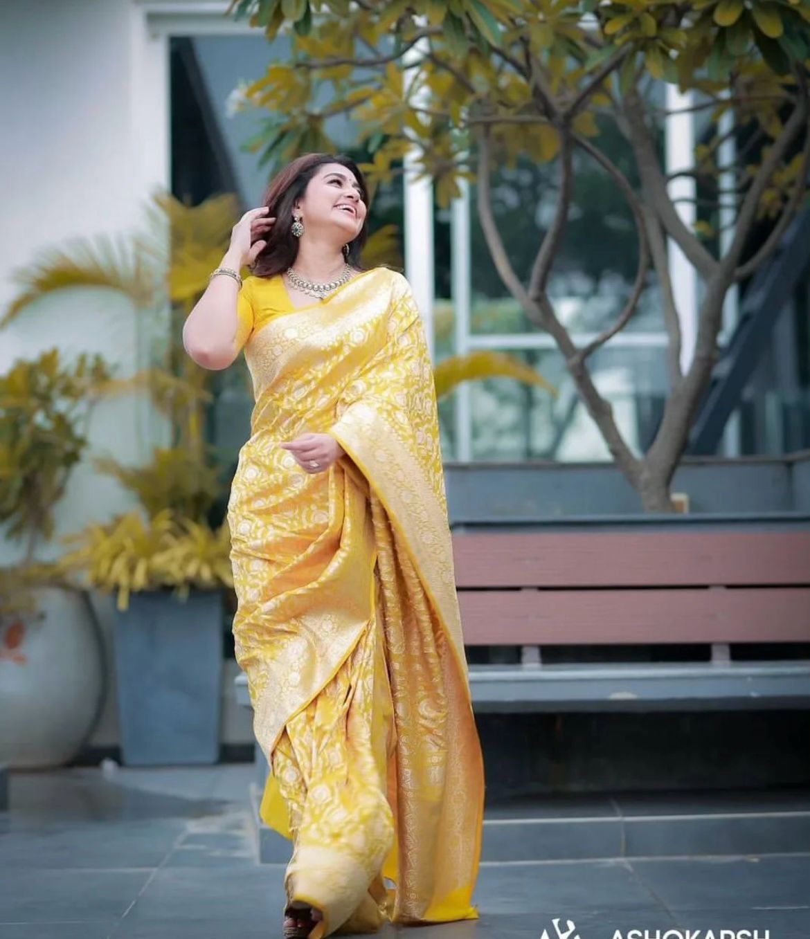 Self Design, Woven Banarasi Jacquard Saree (Yellow)