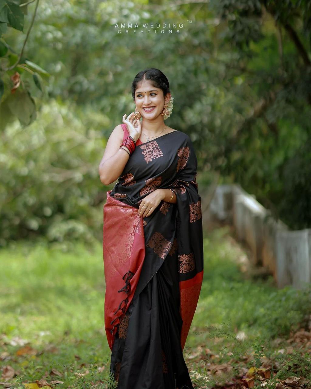 Women Silk Saree with Contrast Border