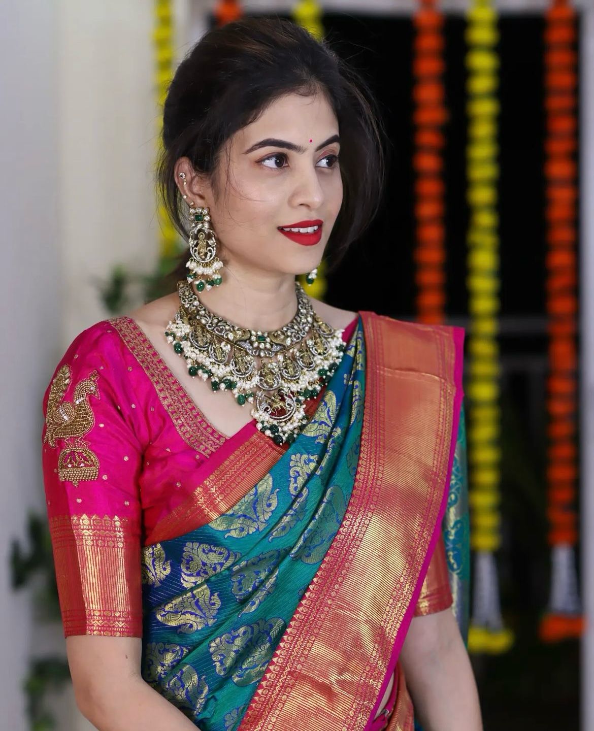 Women Floral Woven Banarasi Silk Saree