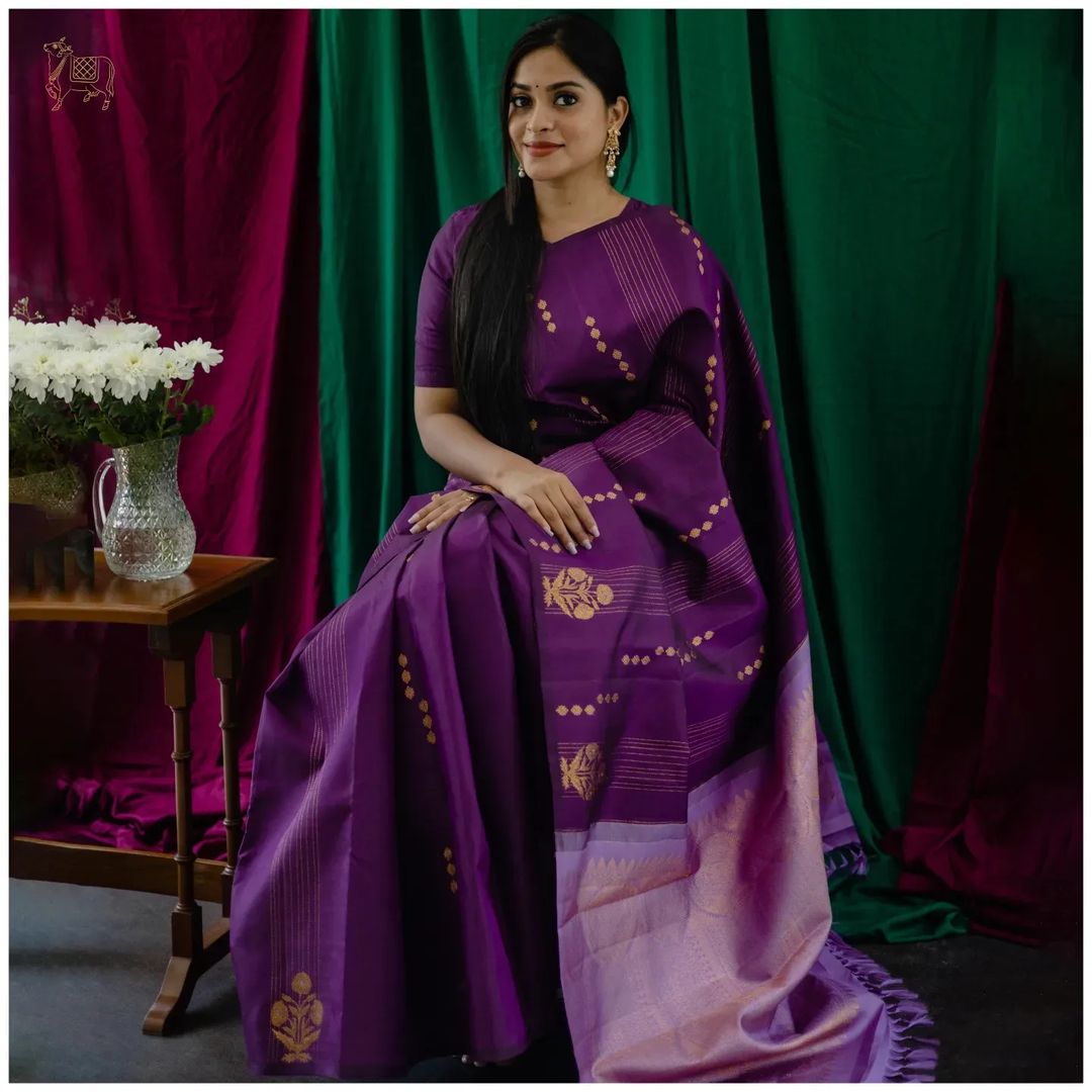 Women Zari Woven Kanjeevaram Saree