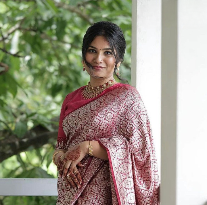 Embellished, Woven Bollywood Jacquard, Pure Silk Saree (Pink)