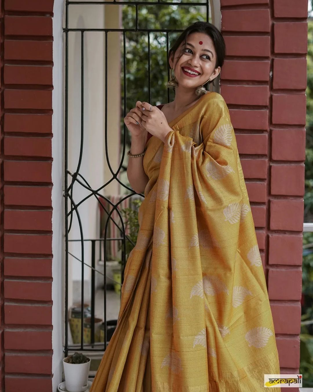 Women's Charcoal Yellow Silk Saree with Golden Leaf Motifs