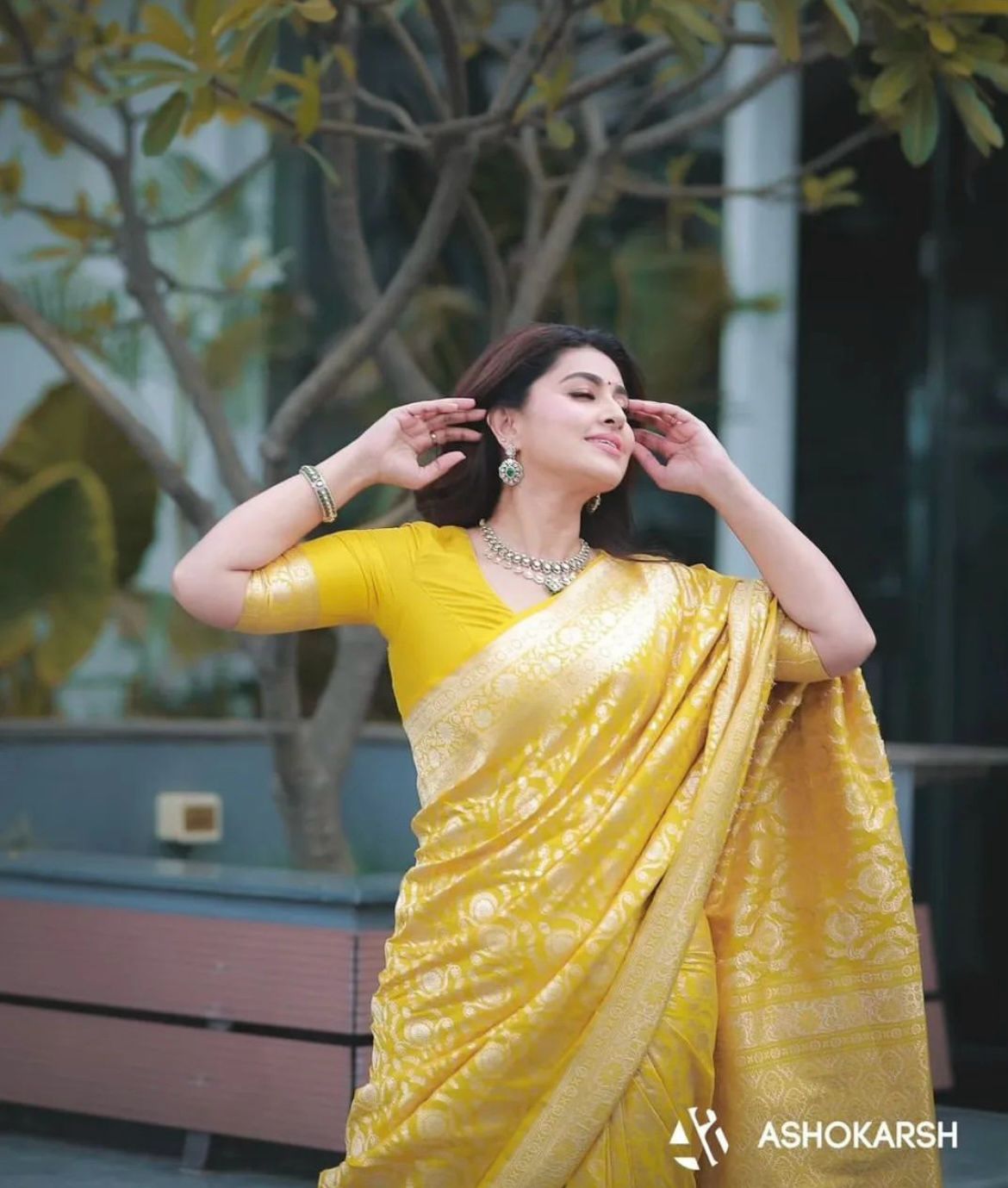 Self Design, Woven Banarasi Jacquard Saree (Yellow)