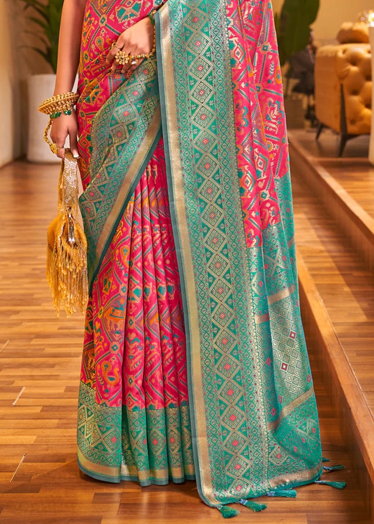 Women Printed Saree with Contrast Border
