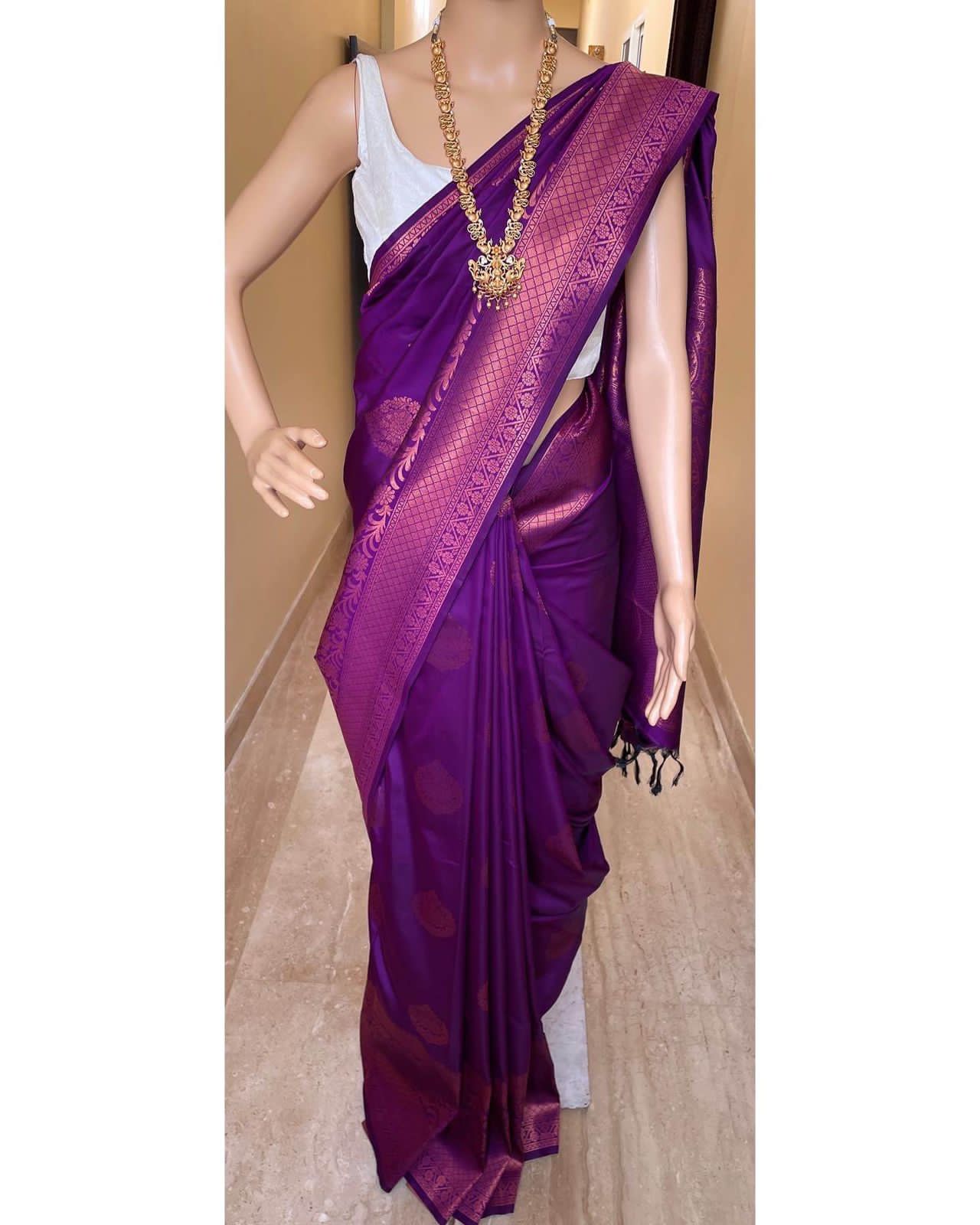 Women Kanjeevaram Saree with Floral Woven Motifs & Contrast Border
