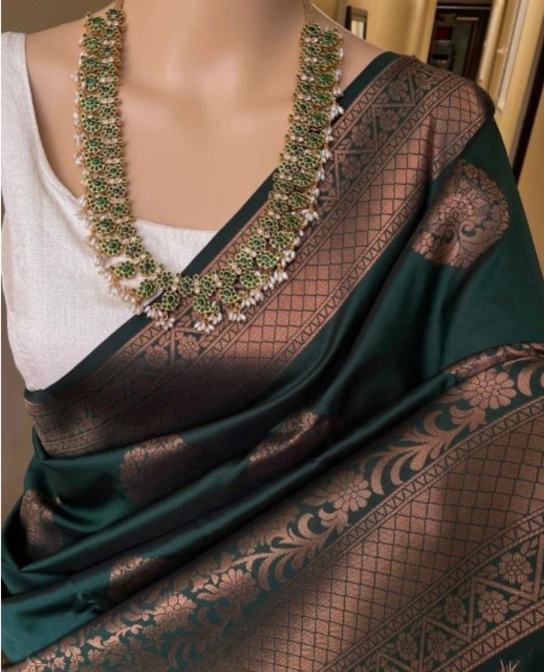 Women Kanjeevaram Saree with Floral Woven Motifs & Contrast Border