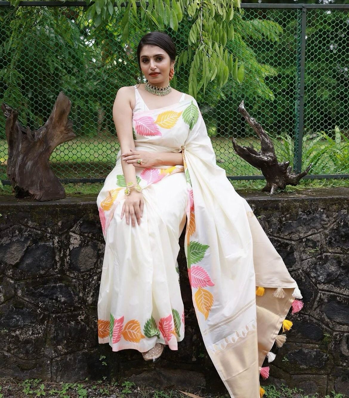 Beautiful Floral leaf Print Art Silk Saree With Golden Stunning Pallu Traditional Saree