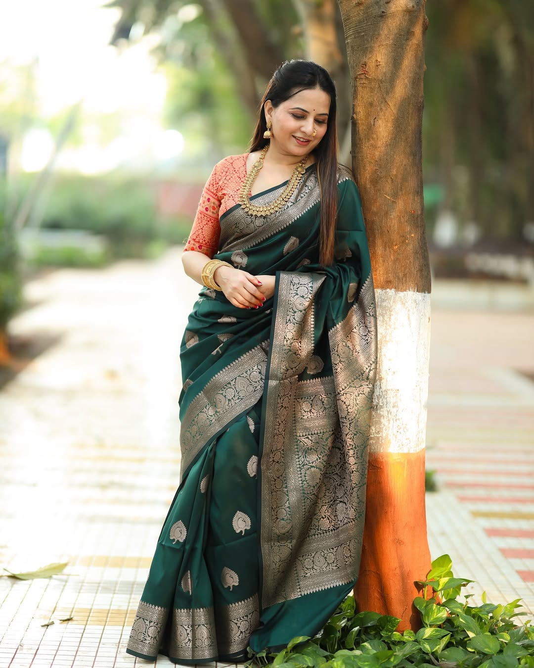 Women's Bottle Green Silk Blend Saree with Silver Zari Motifs & Rich Designer Border