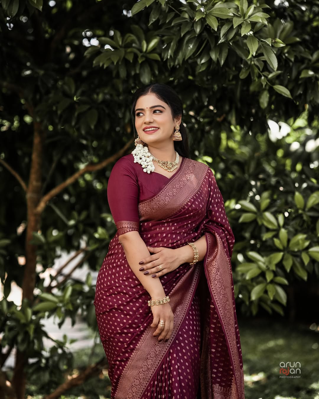Women's Wine Maroon Silk Blend Saree with Gold Woven Buti Design & Rich Zari Pallu