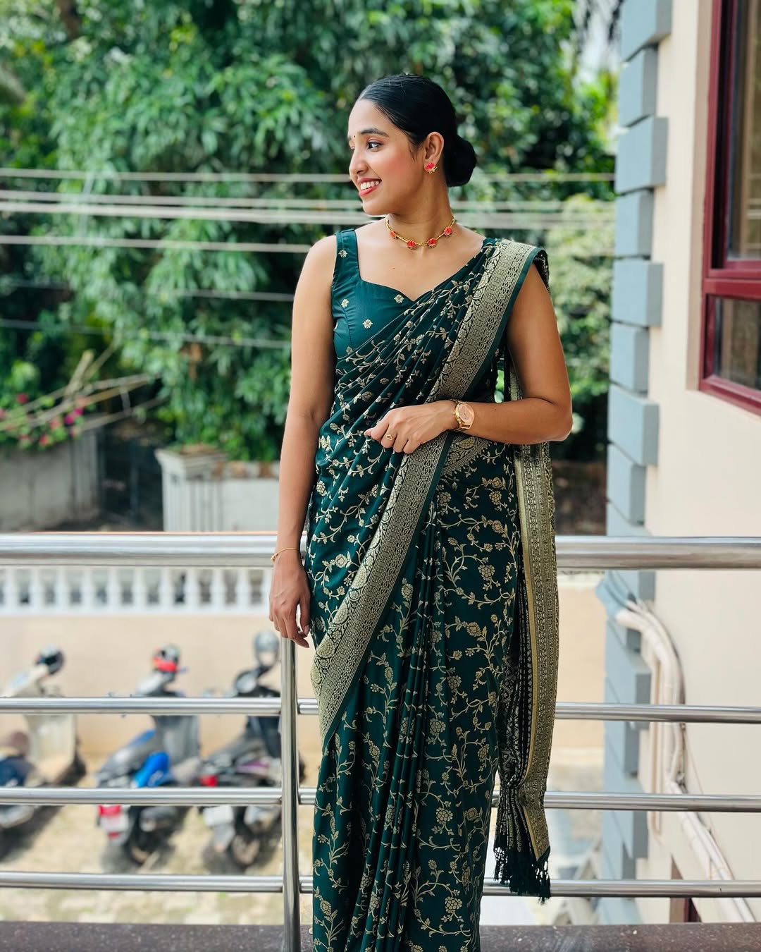 Women's Dark Green Silk Blend Saree with Golden Floral Woven Design & Rich Zari Border