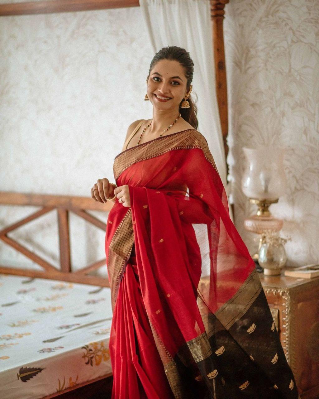 Scarlet Red Maheshawari Cotton Silk Saree