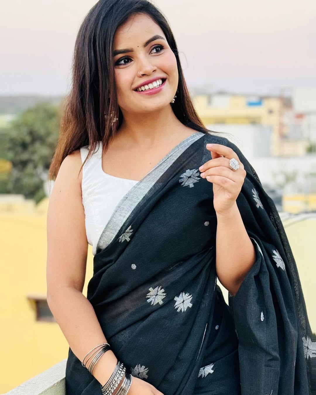 Women's Black Saree with Silver Woven Motifs
