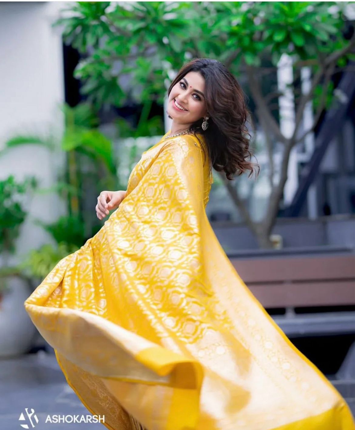 Self Design, Woven Banarasi Jacquard Saree (Yellow)