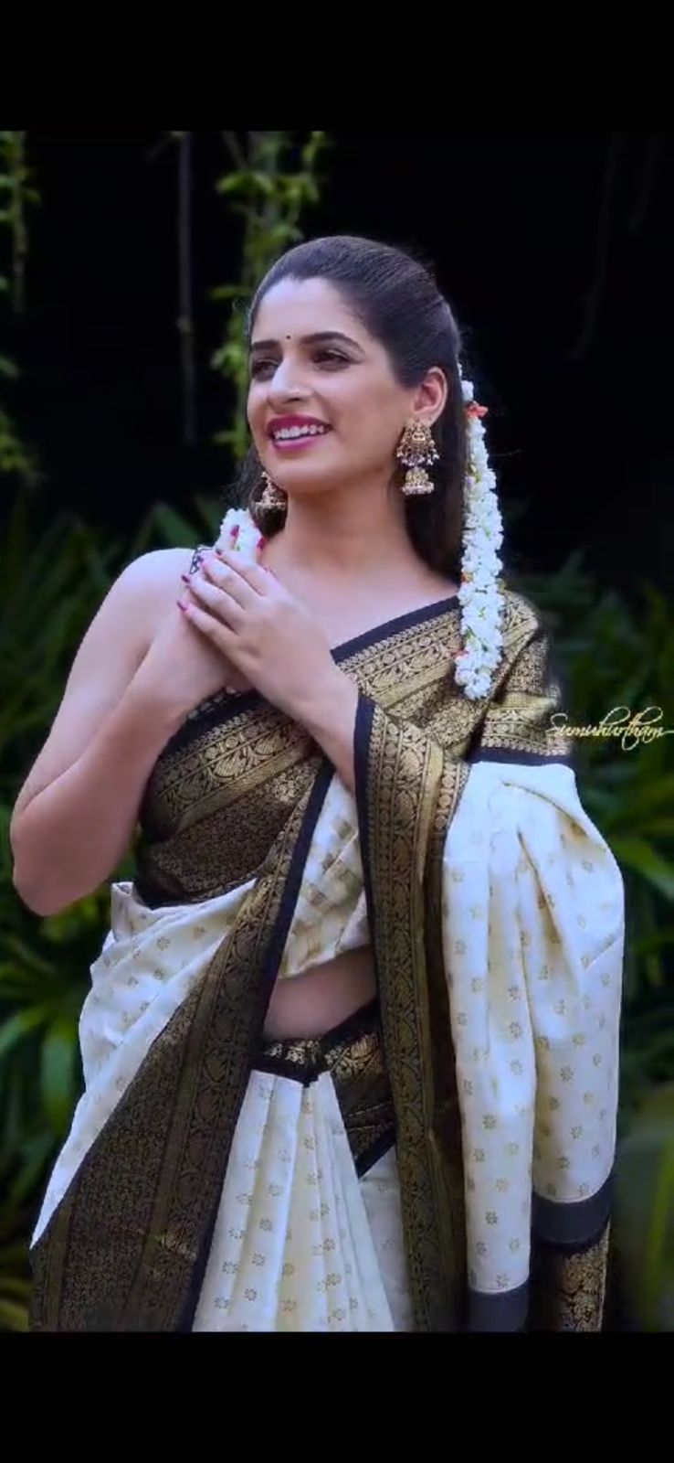 Self Design Kanjivaram Jacquard Saree (Cream)