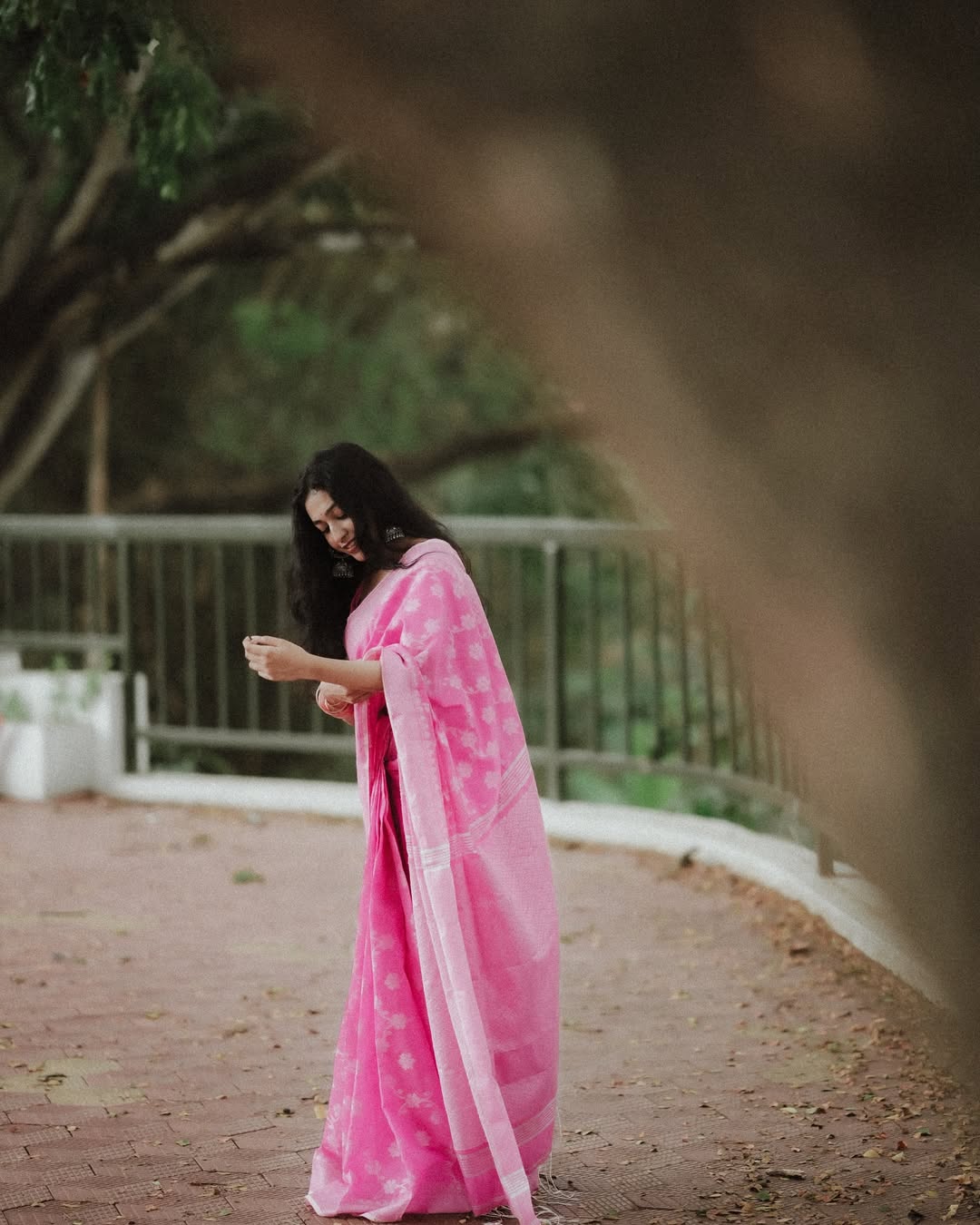 Women's Elegant Pink Floral Saree