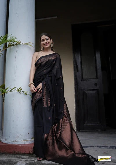 Women Paisley Woven Kanjeevaram Silk Saree with Contrast Border