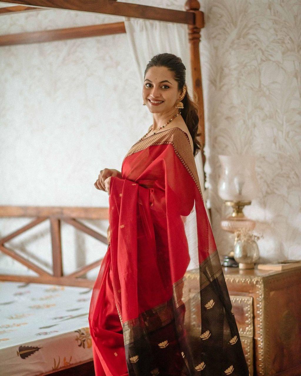 Scarlet Red Maheshawari Cotton Silk Saree