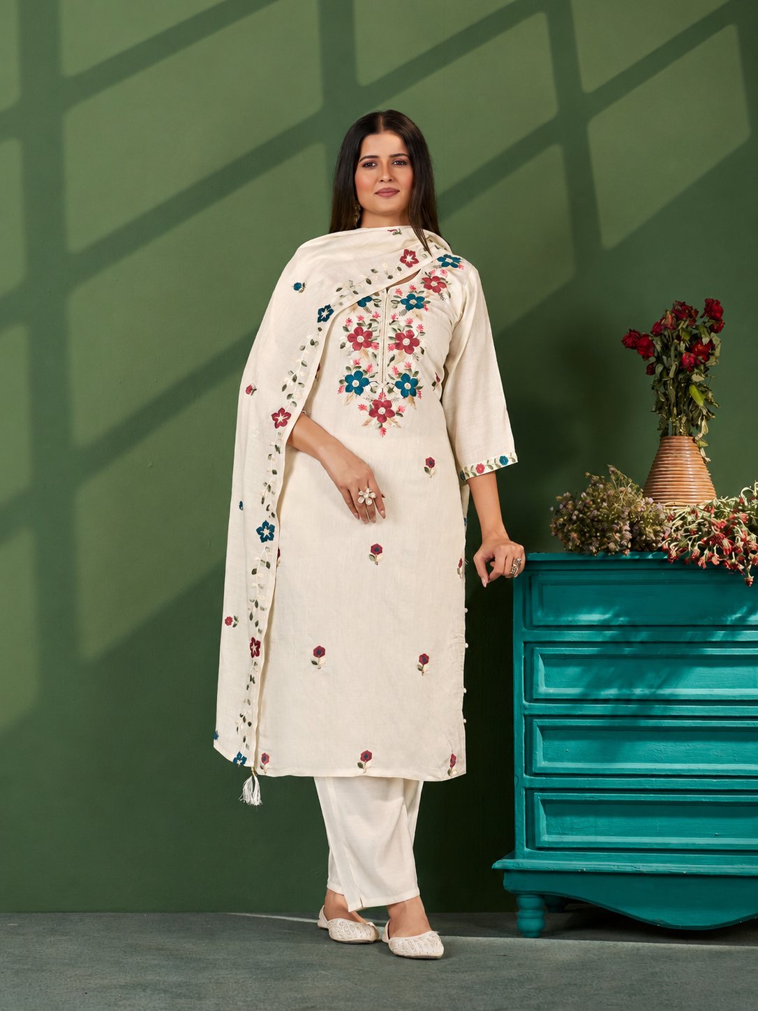 Women's Premium Off White Floral Embroidered Straight Kurta Pant set