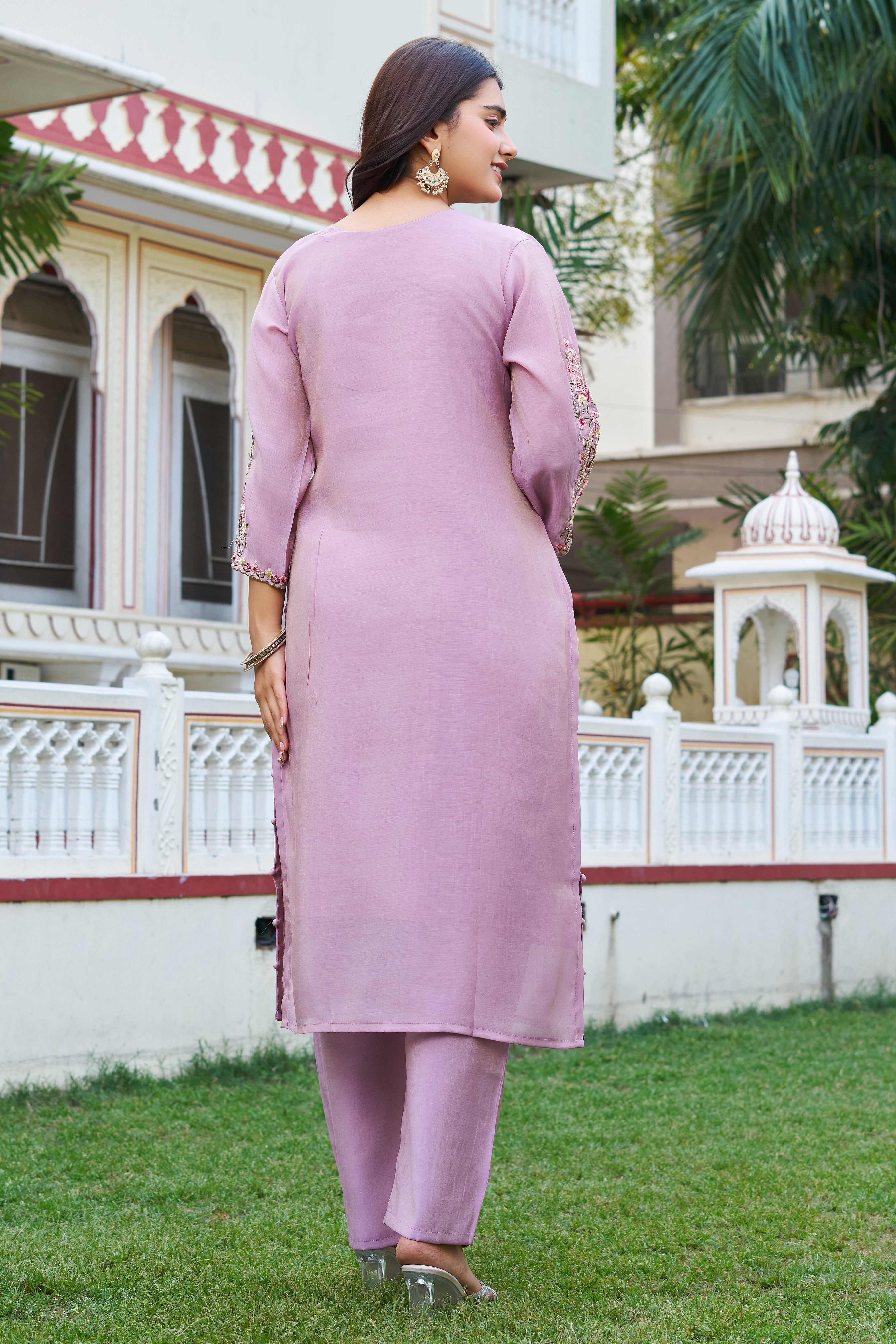Elegant Lavender Embroidered Kurta Pant Set with Soft Dupatta