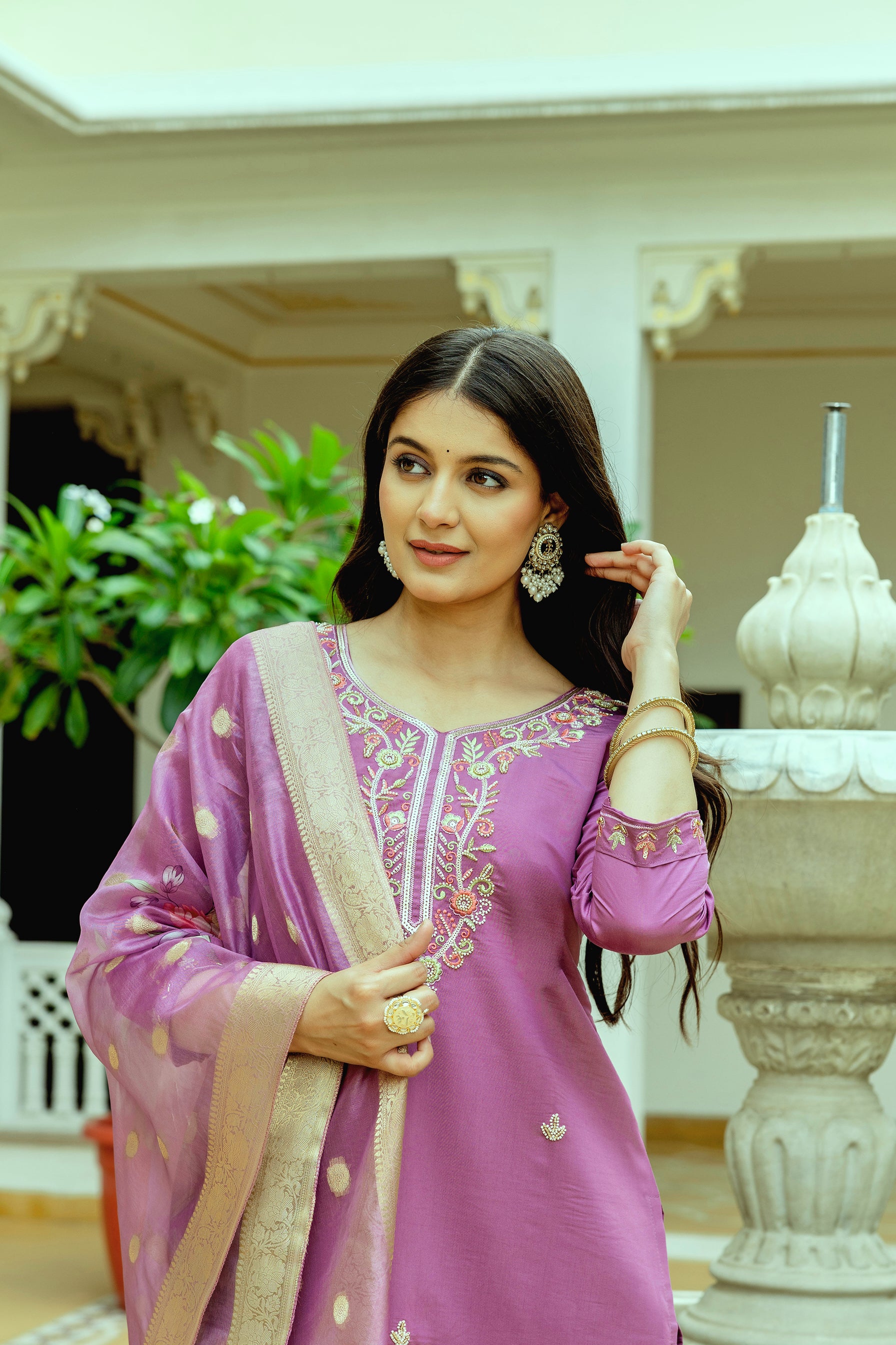 Women's Mauve Embroidered Kurta Pant & Floral Organza Dupatta Set