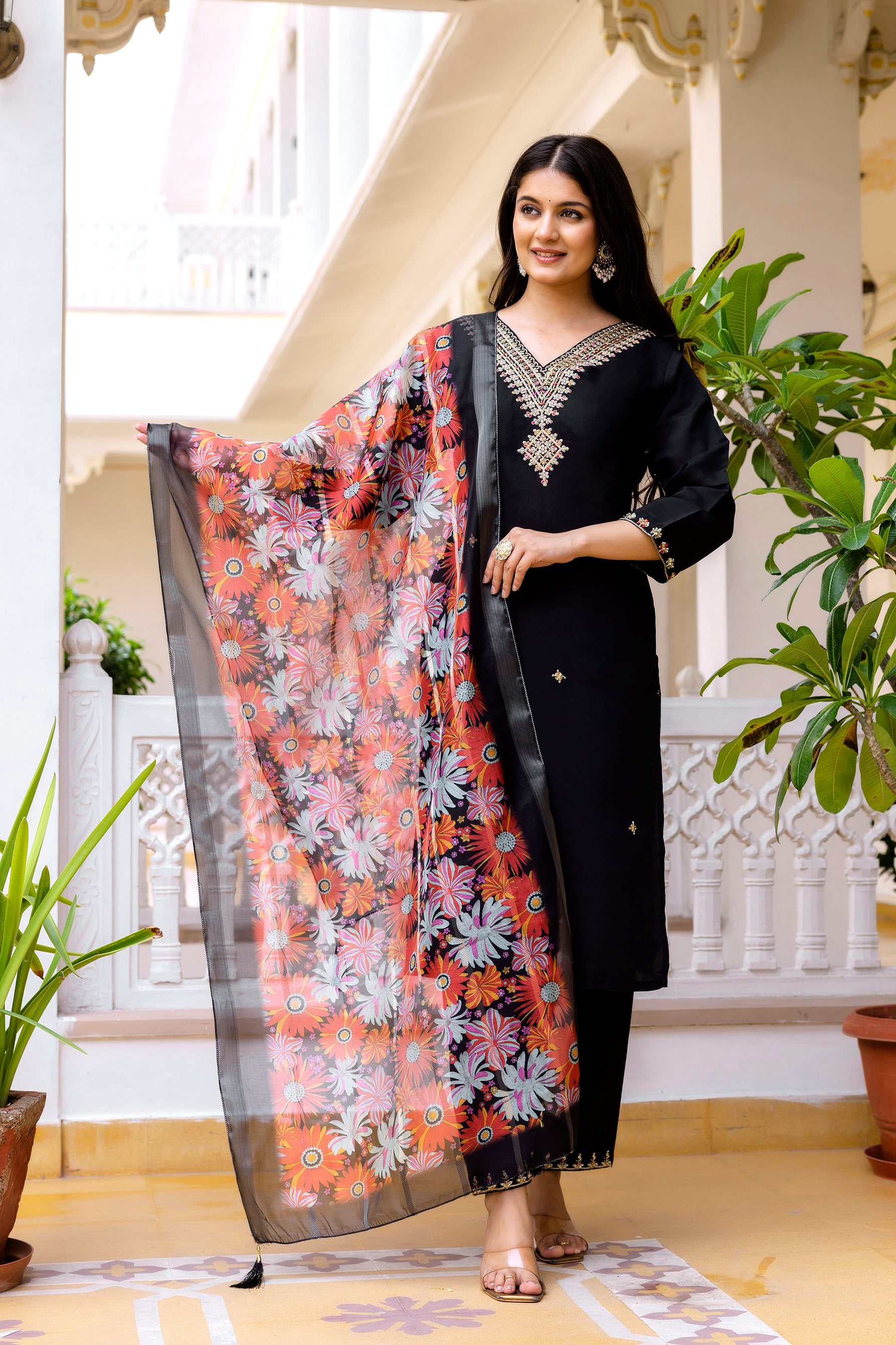 Women's Black Embroidered Kurta Pant & Floral Organza Dupatta Set
