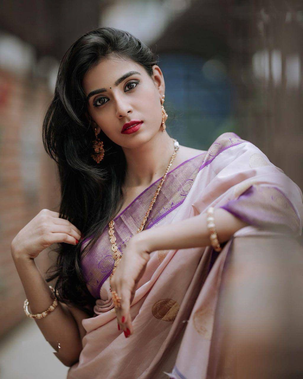 Woven Saree with Contrast Zari Border & Tassels
