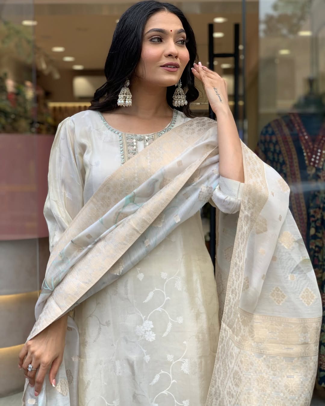 Elegant Off-White Embroidered Kurta Set with Dupatta