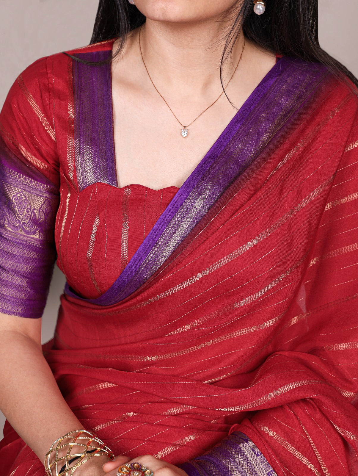 Light on the body, elegant in style A crepe stripe weaving saree