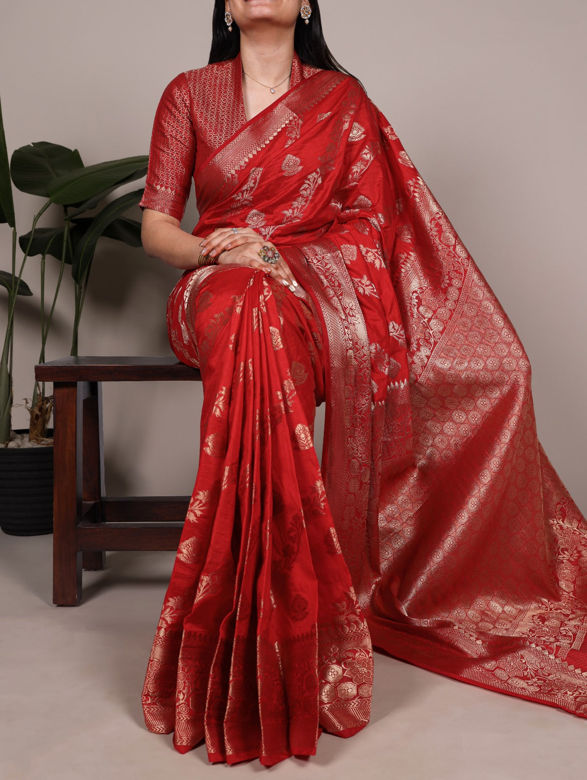 Designed for all-day comfort with a touch of festive finesse saree