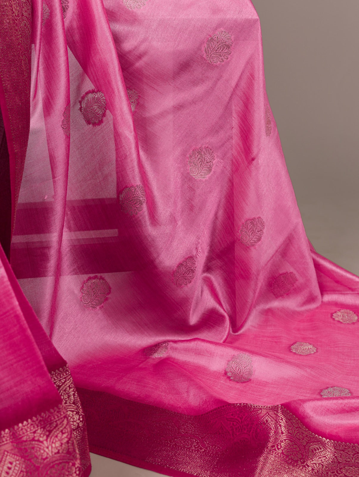 The perfect saree for when you want timeless beauty and modern grace