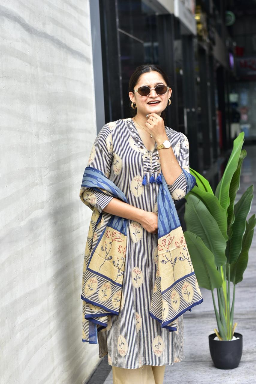 Women's Printed Kurta Dupatta Set with Straight Palazzo