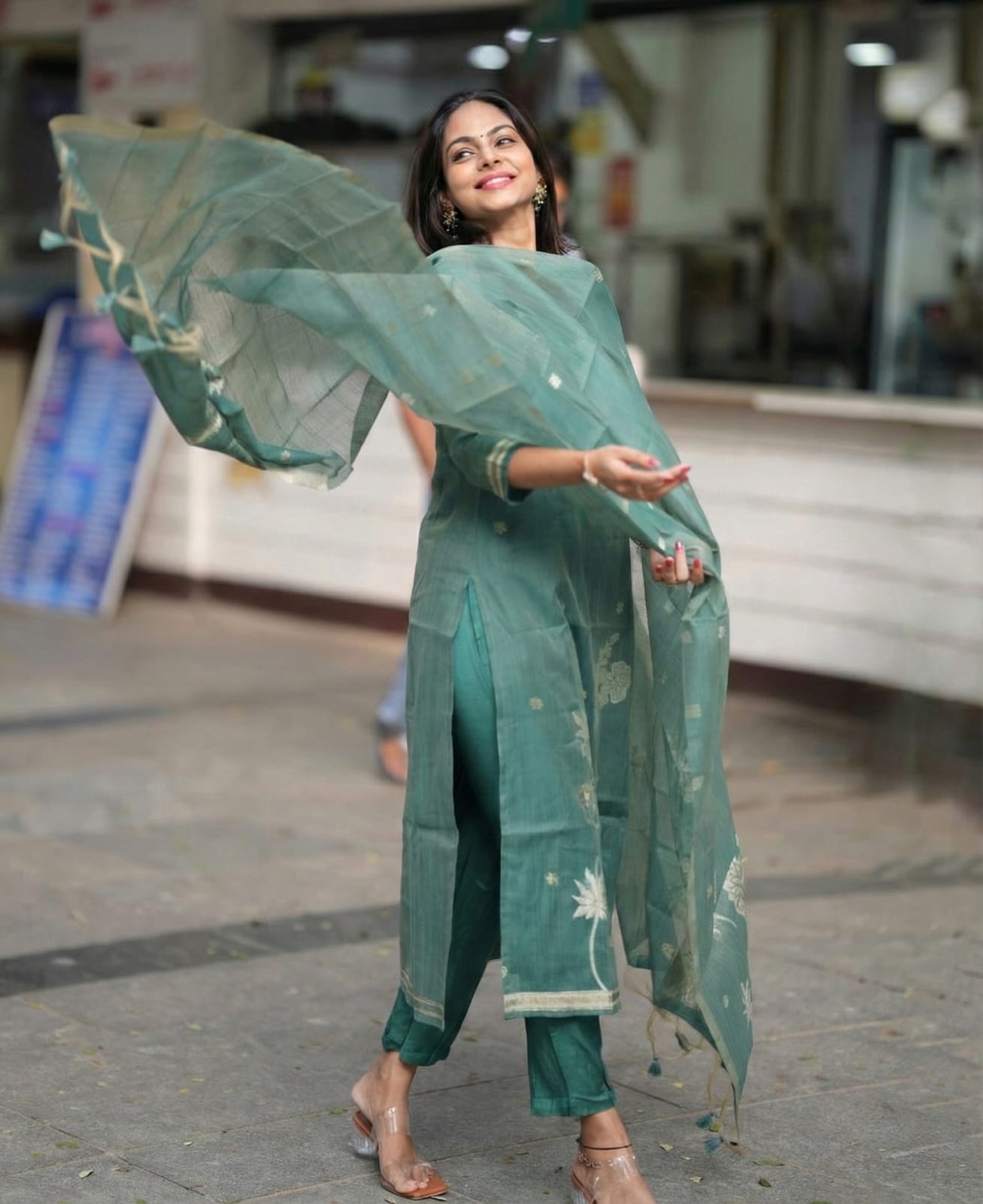 Women's Sage Green Woven Floral Ethnic Kurta Pant & Dupatta Set