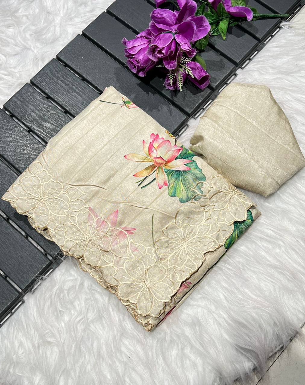 Floral Print Bollywood Cotton Blend Saree (Multicolor)